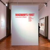 Un momento della visita alla mostra Magnums First. La prima mostra di Magnum presso il Museo Diocesano Carlo Maria Martini di Milano. © FPmag.