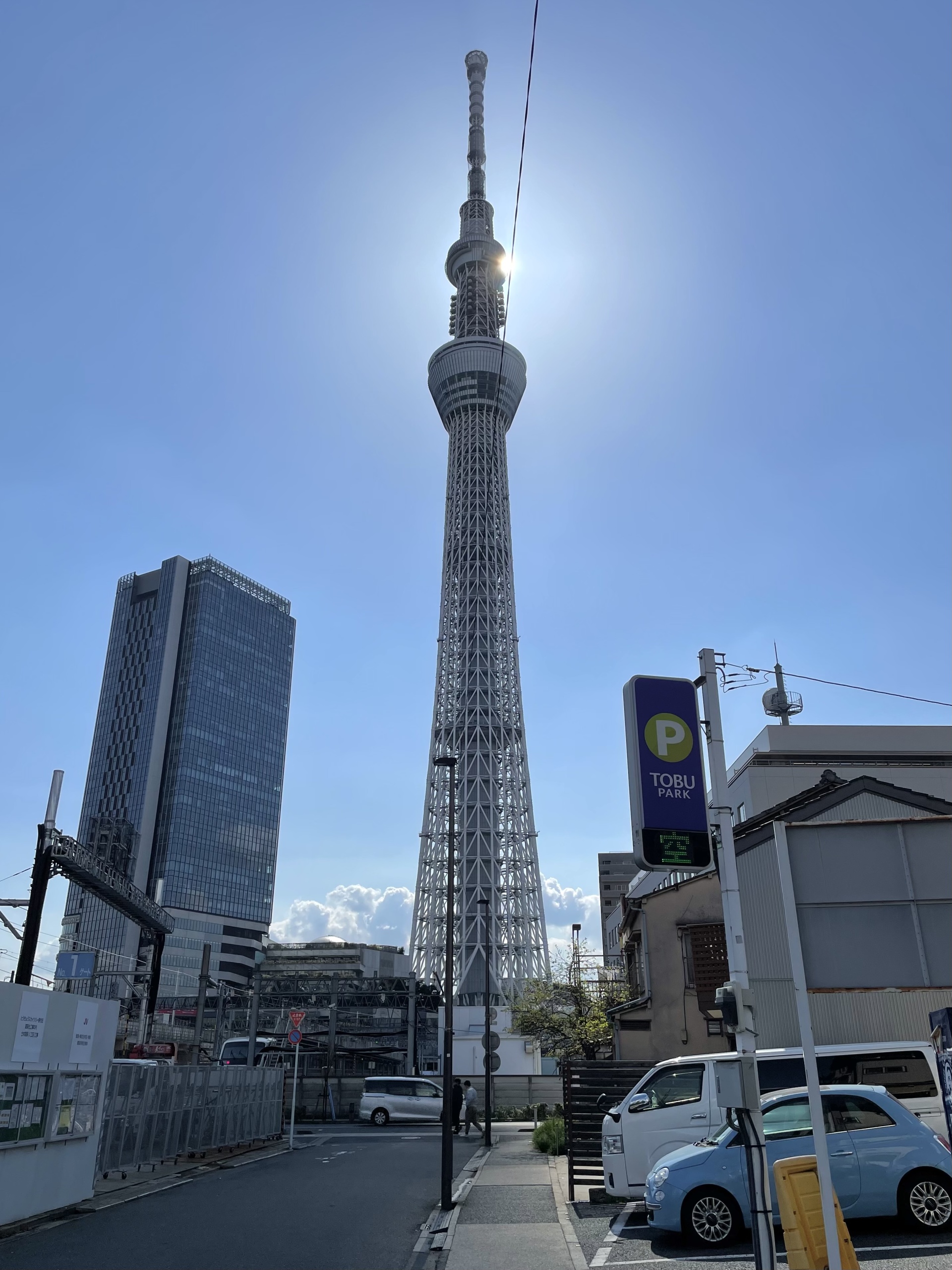 La Tokyo Sky Tree (東京スカイツリ), a Sumida-ku (墨田区), che con i suoi 634m di altezza è la torre più alta al mondo. © Giovanni Maggioni.